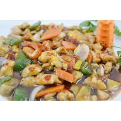 Pollo con guindillas picantes