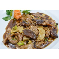 Ternera con bambu y setas