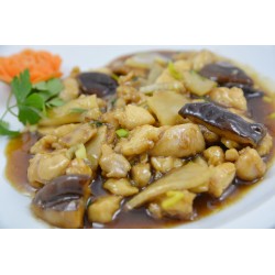 Pollo con bambú y setas chinas