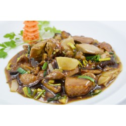 Pato con bambú y setas chinas