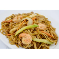 Tallarines fritas con tres delicias